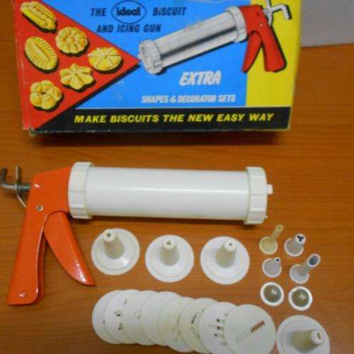 VINTAGE IDEAL BISCUIT AND ICING GUN